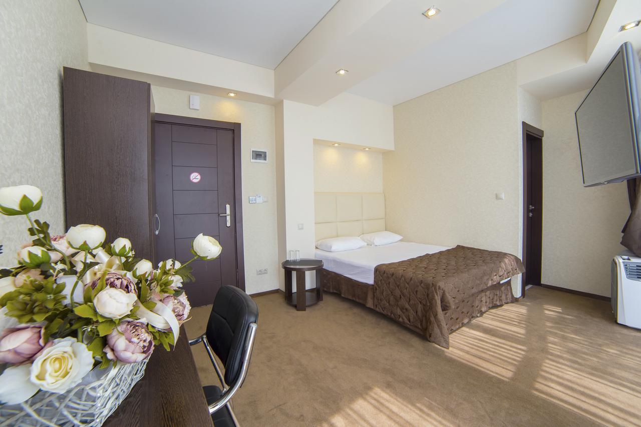 Grand Hotel גגרה מראה חיצוני תמונה