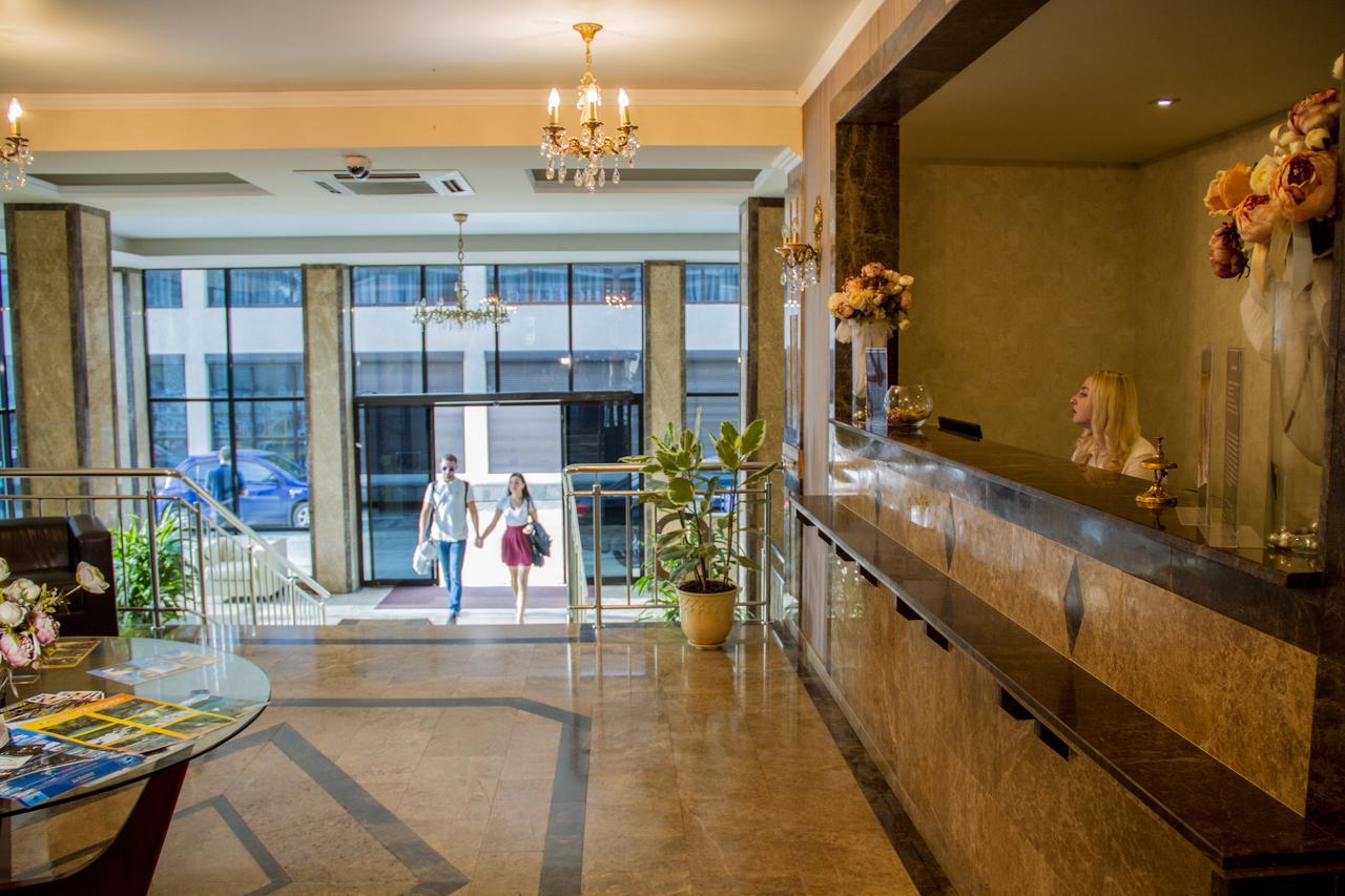 Grand Hotel גגרה מראה חיצוני תמונה