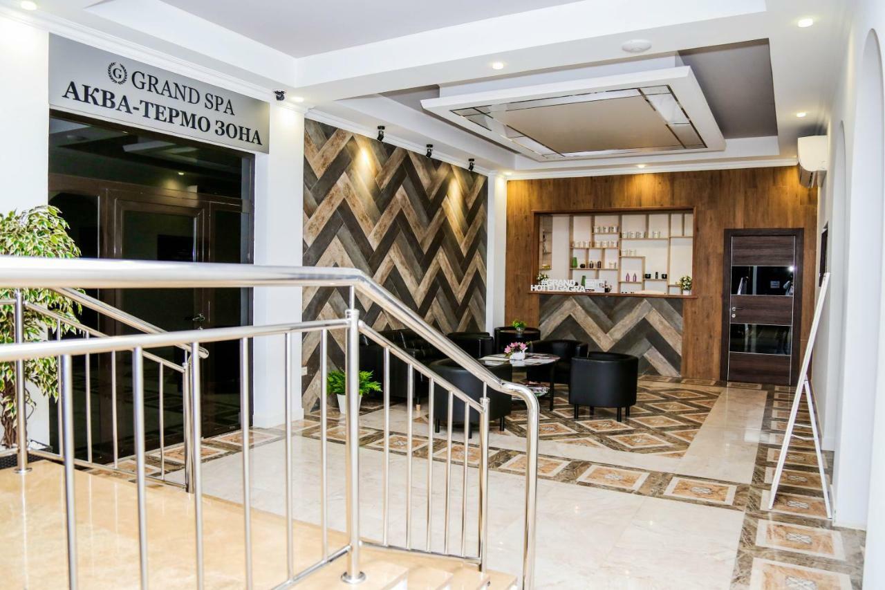 Grand Hotel גגרה מראה חיצוני תמונה