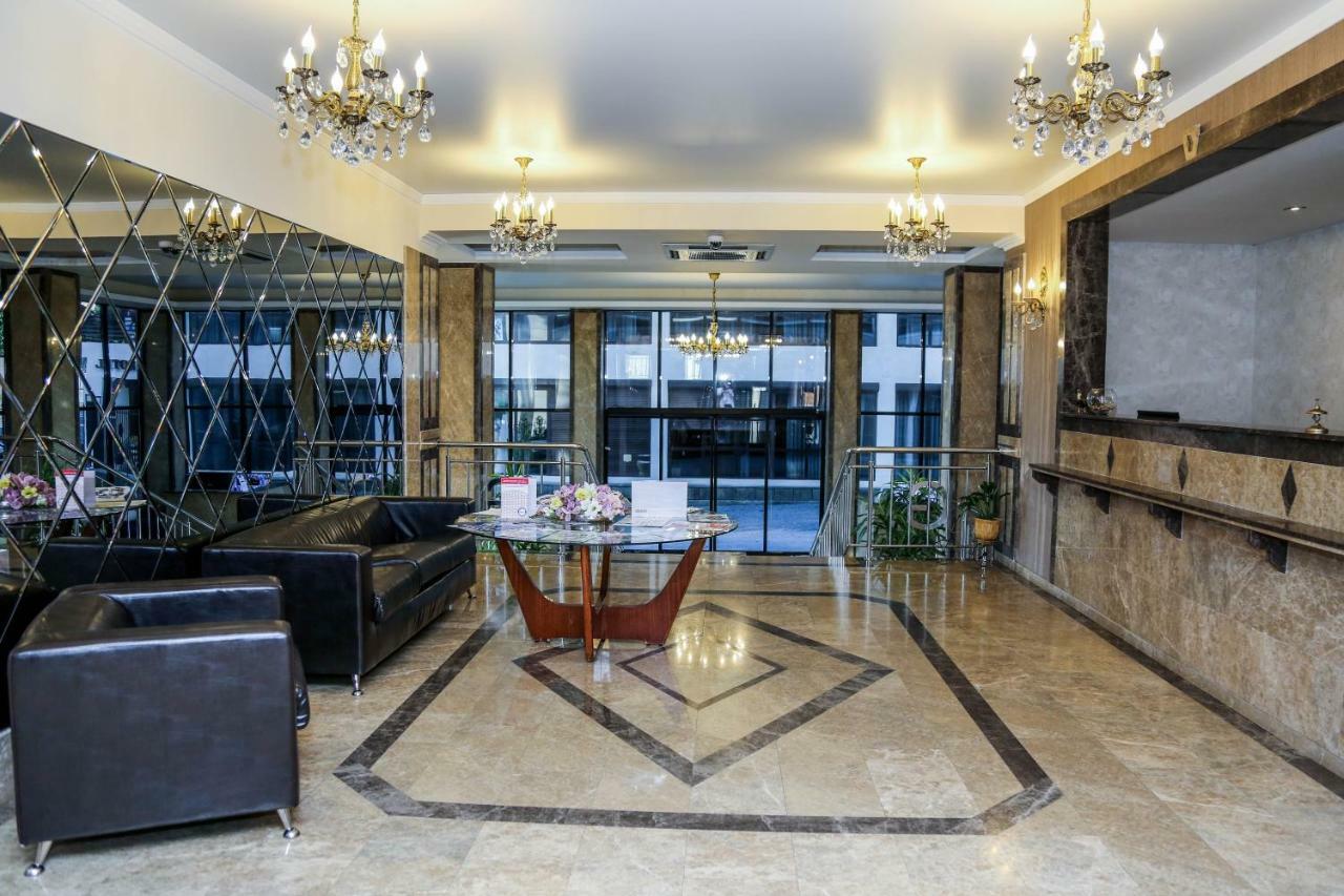 Grand Hotel גגרה מראה חיצוני תמונה