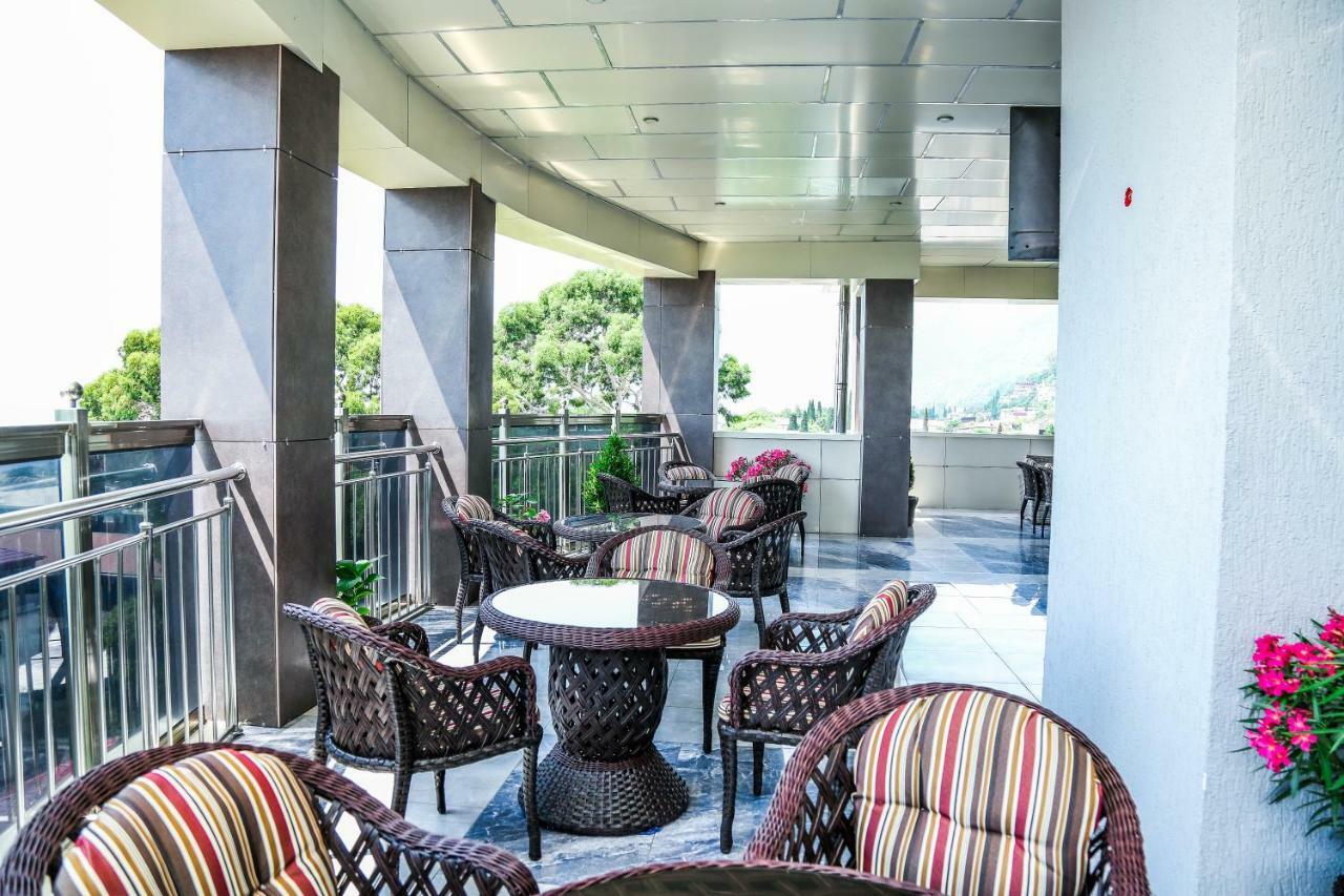 Grand Hotel גגרה מראה חיצוני תמונה